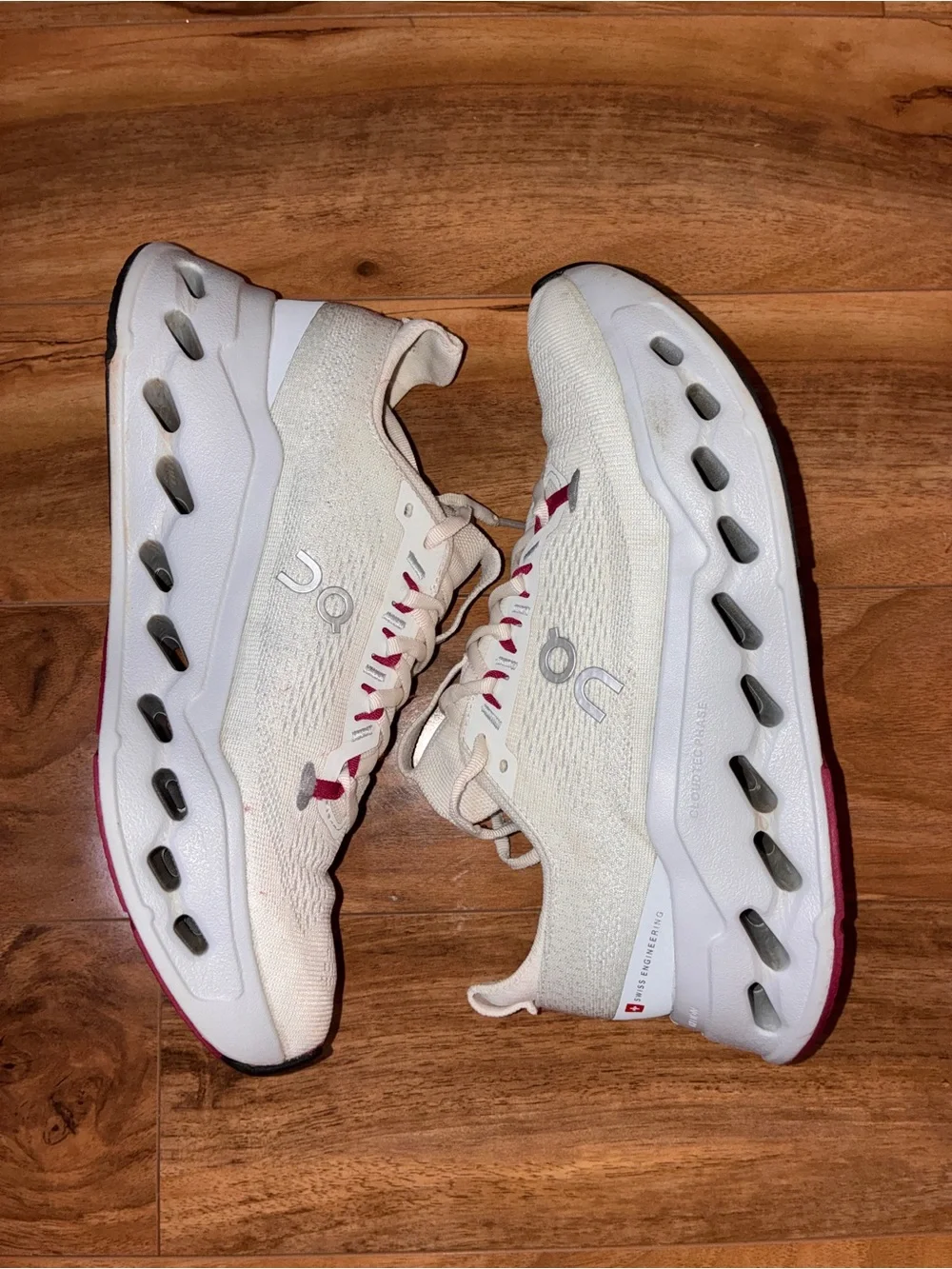 On Cloud Women’s Cloudsurfer Max Athletic Running Shoes Sneakers- size 9